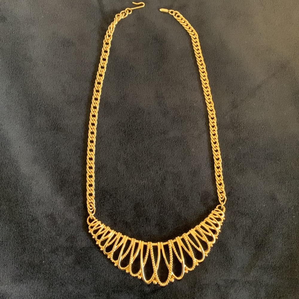 VTG V Shaped Necklace Textured Gold Tone Double Chain Link Fish Hook Clasp 18”
